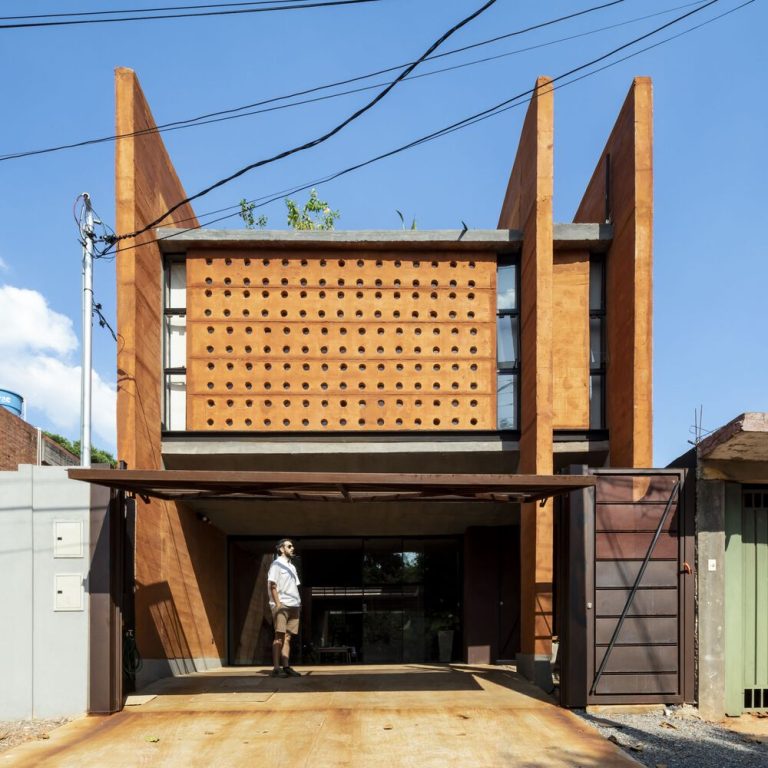 Vivienda de Tierra Liquida en Paraguay por Oficina de arquitectura X