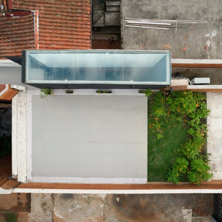 Vivienda de Tierra Liquida en Paraguay por Oficina de arquitectura X