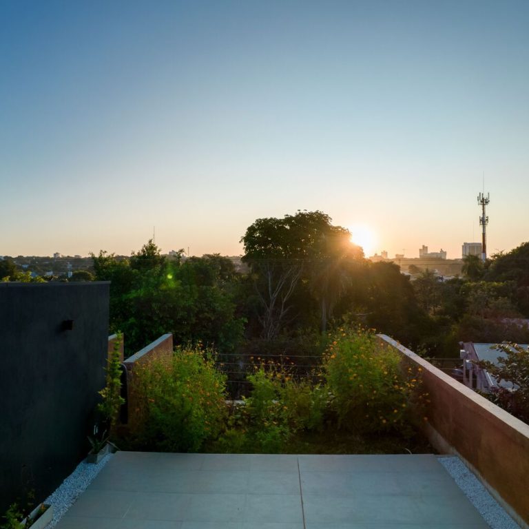 Vivienda de Tierra Liquida en Paraguay por Oficina de arquitectura X