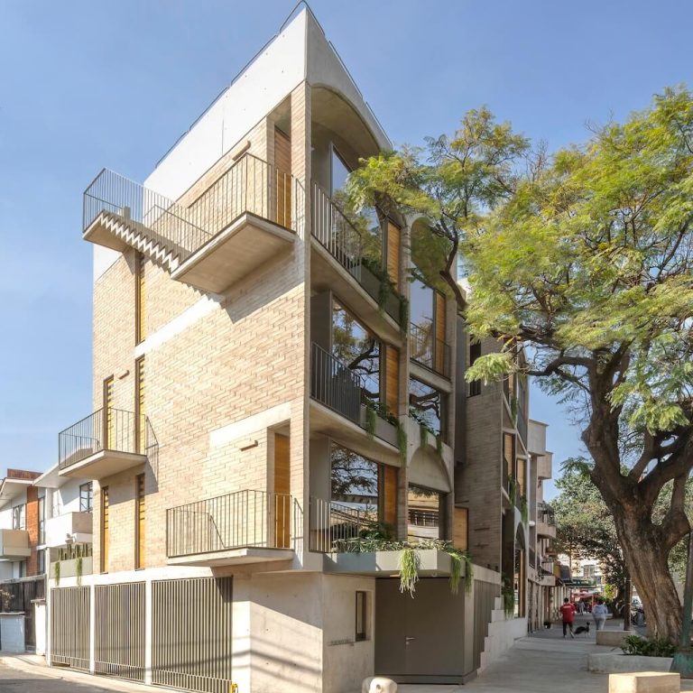 Fachada de ladrillo aparente del Edificio Porfirio en CDMX
