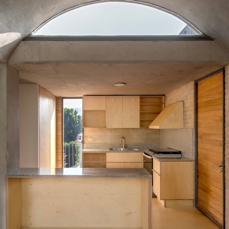 Balcones con vegetación del Edificio Porfirio por ViGa Arquitectos