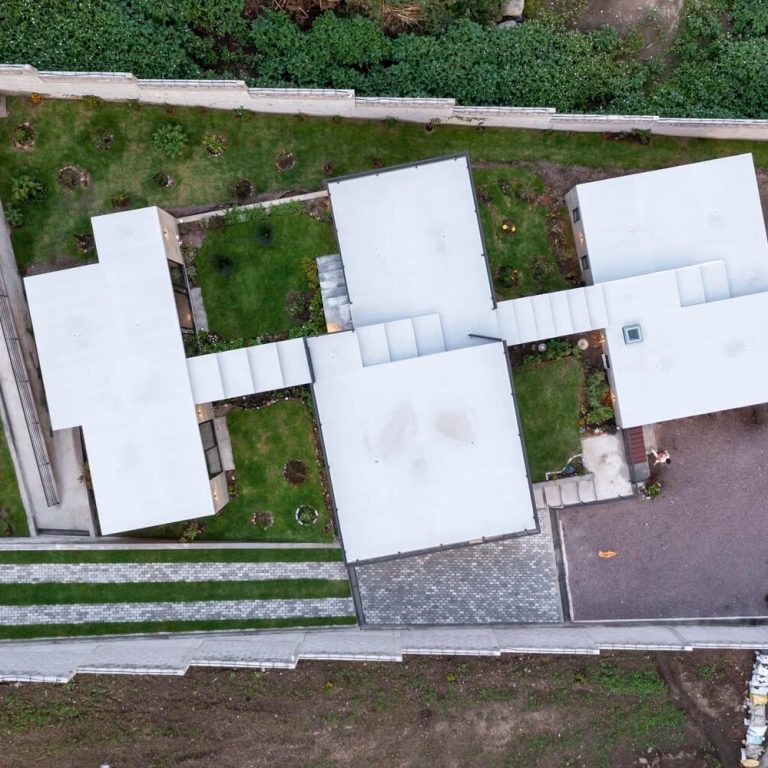 Casa en pendiente en Ecuador por El Sindicato Arquitectura