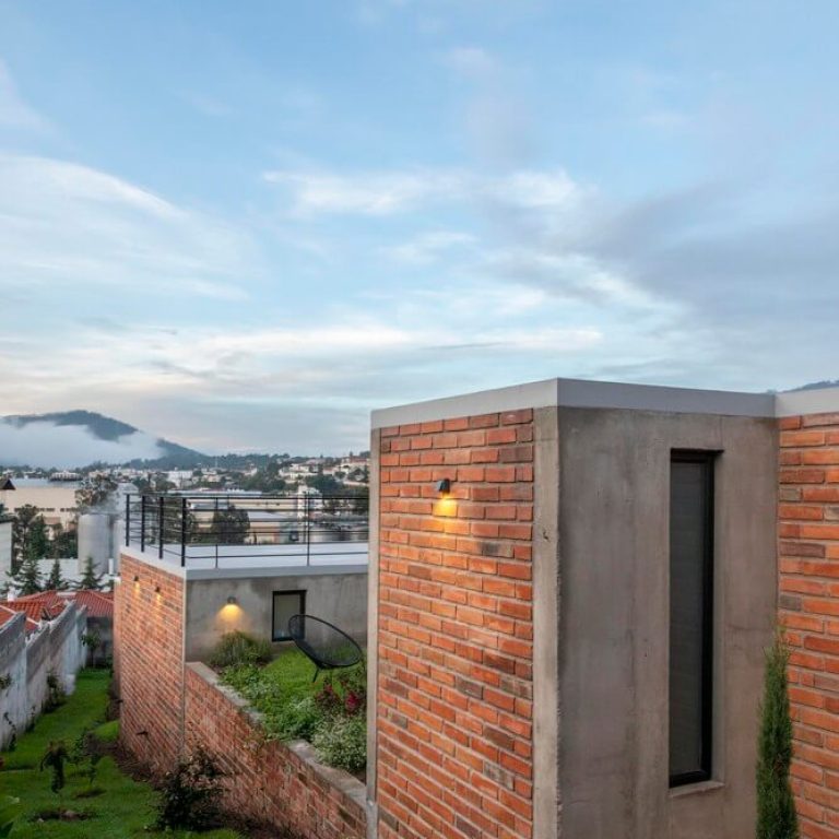 Casa en pendiente en Ecuador por El Sindicato Arquitectura