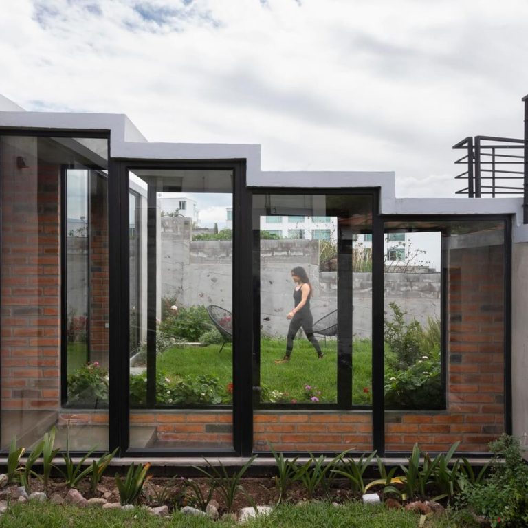 Casa en pendiente en Ecuador por El Sindicato Arquitectura