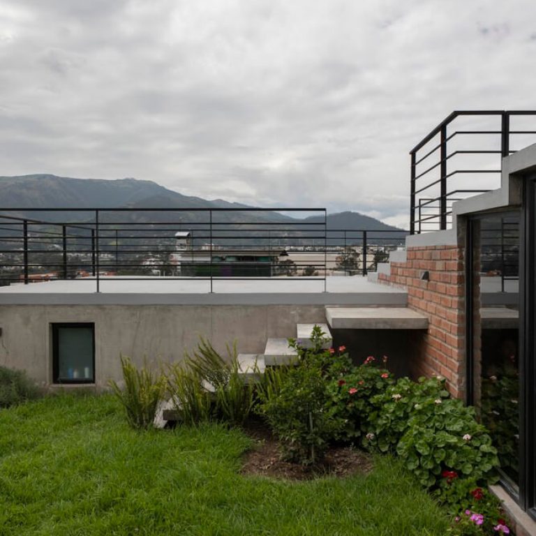 Casa en pendiente en Ecuador por El Sindicato Arquitectura