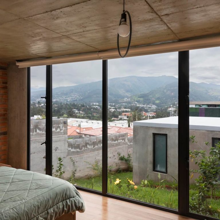 Casa en pendiente en Ecuador por El Sindicato Arquitectura